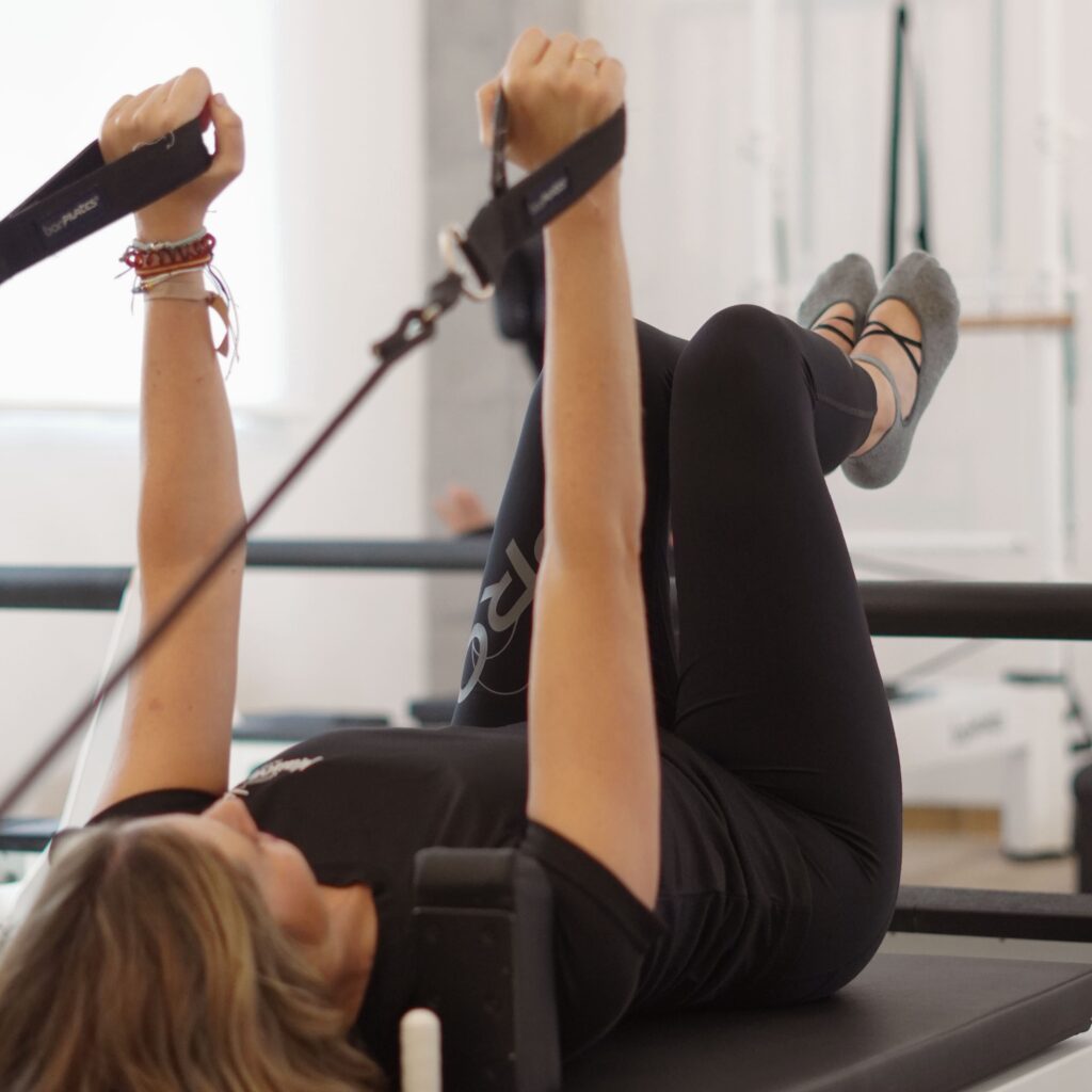 Clase de pilates reformer en Maison Pilates Laredo